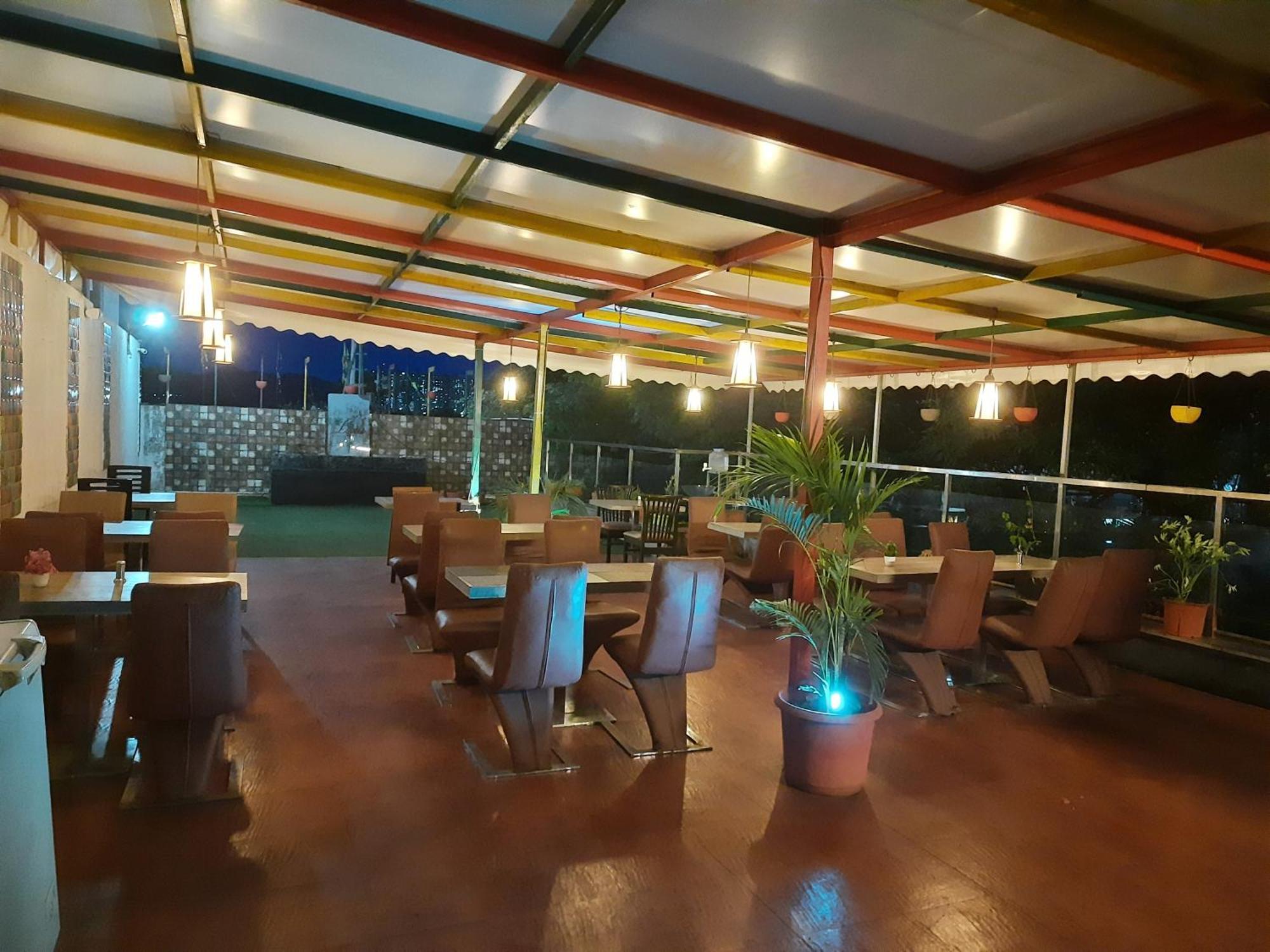 Hotel Lxia Hinjewadi - Indian Nationals Only Pimpri-Chinchwad Exterior foto