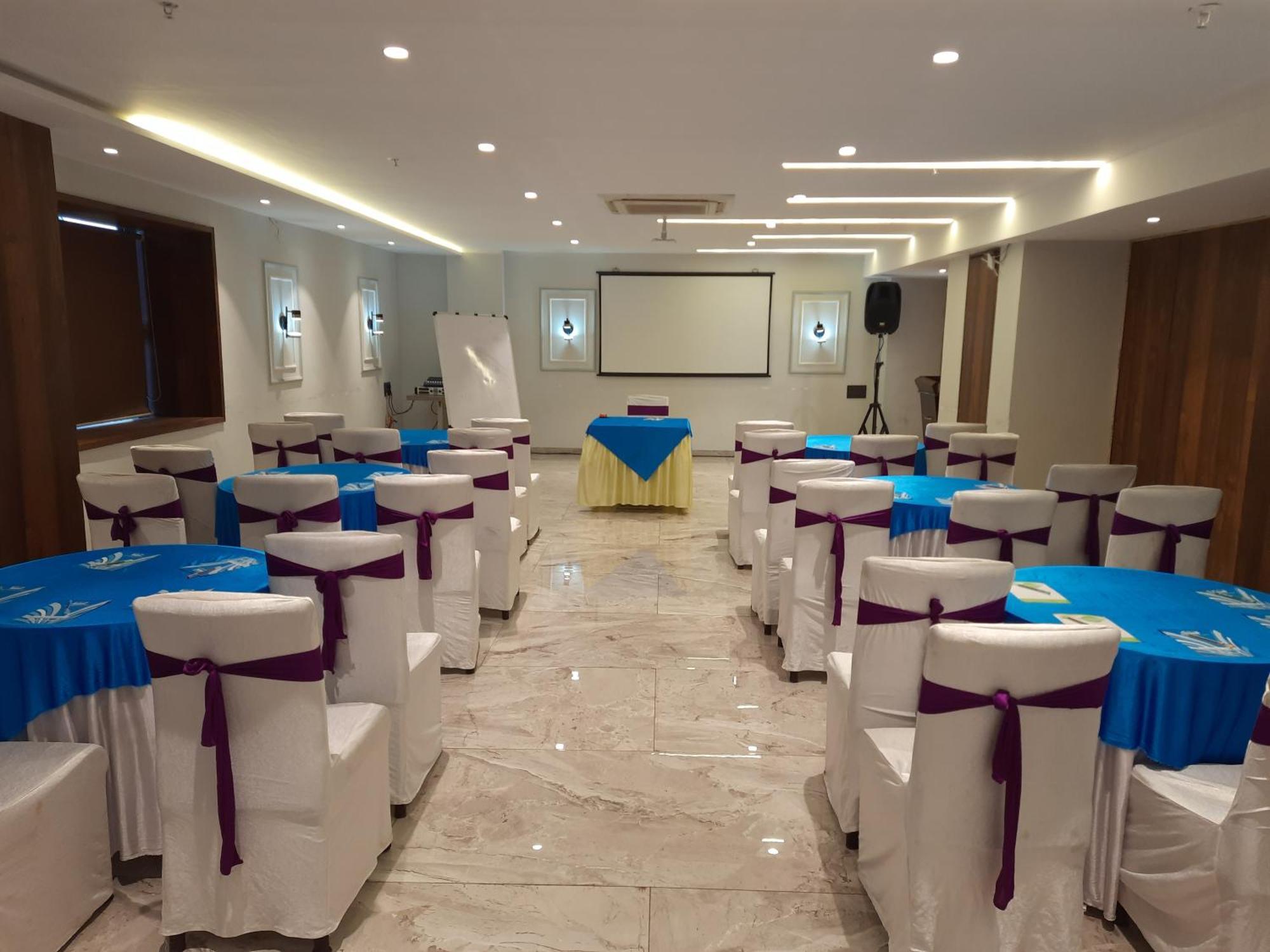 Hotel Lxia Hinjewadi - Indian Nationals Only Pimpri-Chinchwad Exterior foto